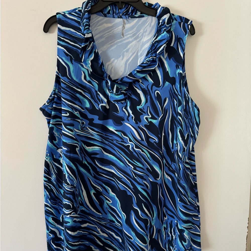 Fantastic colors and very flattering top. Washes well.